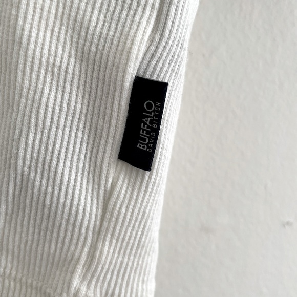 Buffalo top 🤍 - Picture 3 of 4